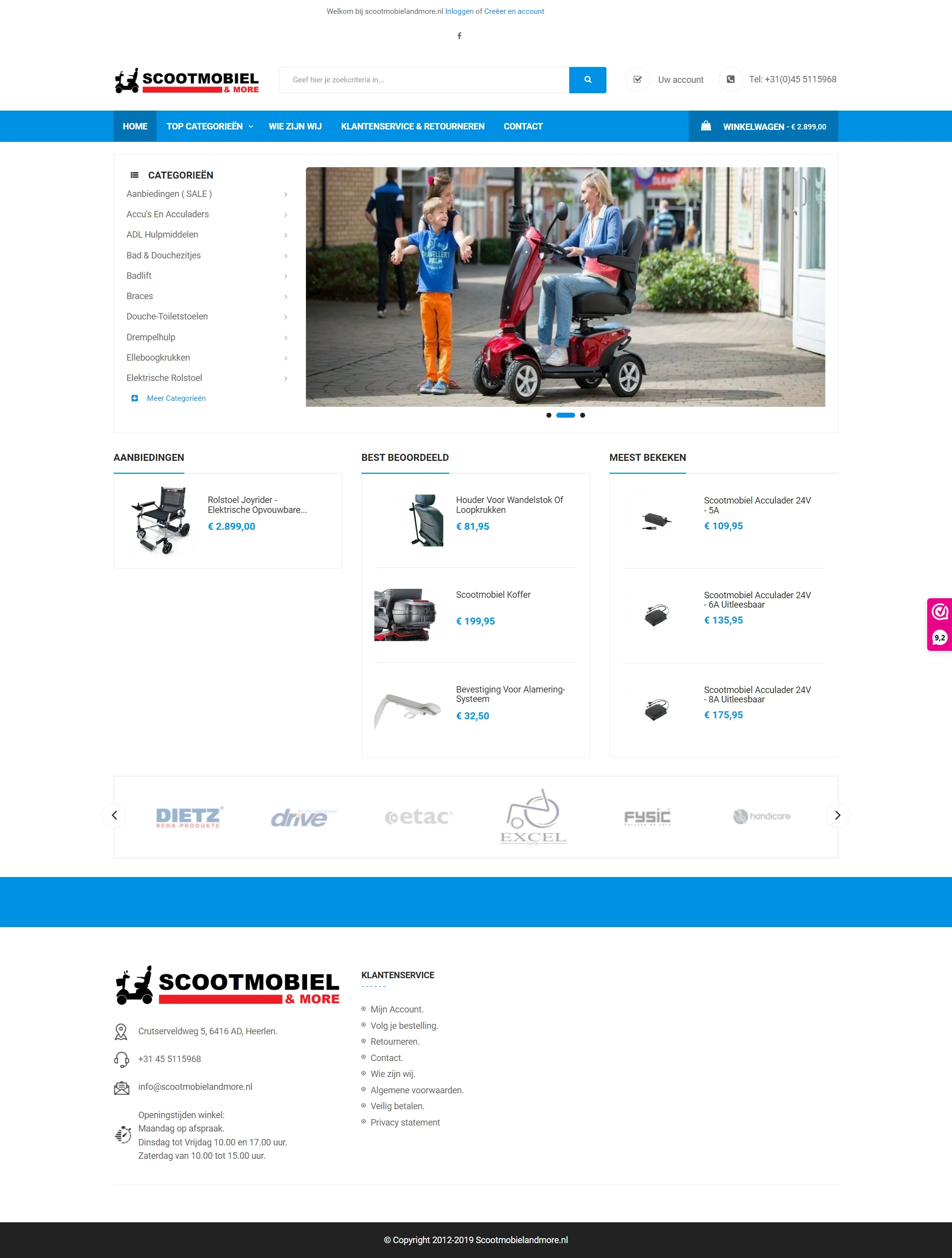 De oude webshop van Scootmobiel and more uit 2019: een blauwe navigatiebalk, een lange categorielijst in de zijbalk en drie kolommen met kleine productlijstjes.